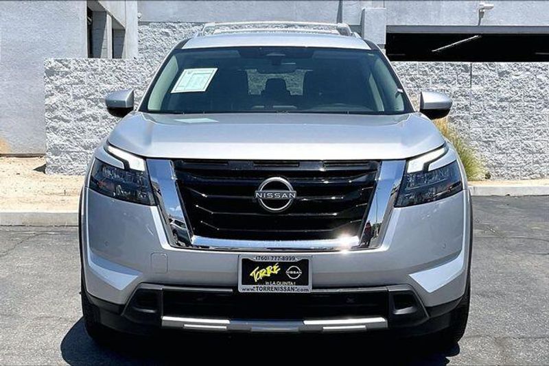 Used 2025 Nissan Pathfinder SLImage 2