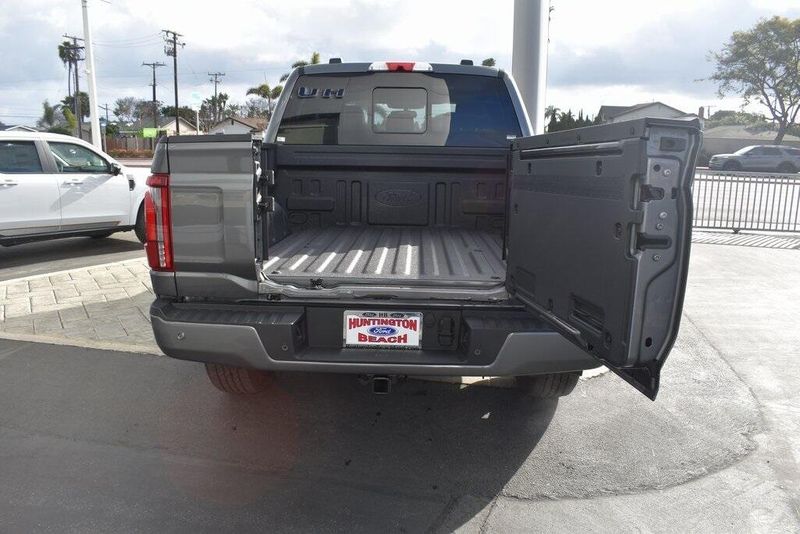 2025 Ford F-150 PlatinumImage 11