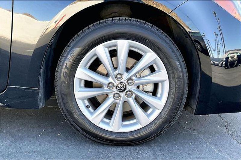 Used 2025 Toyota Corolla Hatchback SEImage 8