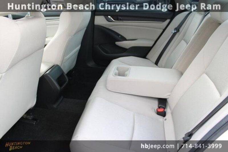 2018 Honda Accord LXImage 32