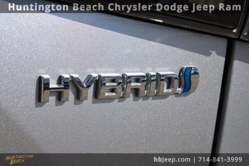 2021 Toyota Highlander Hybrid XLEImage 6