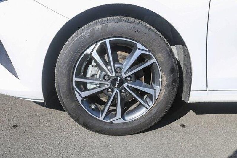 2024 Kia Forte LXSImage 13
