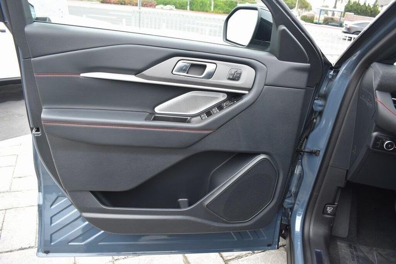 New 2025 Ford Explorer STImage 16