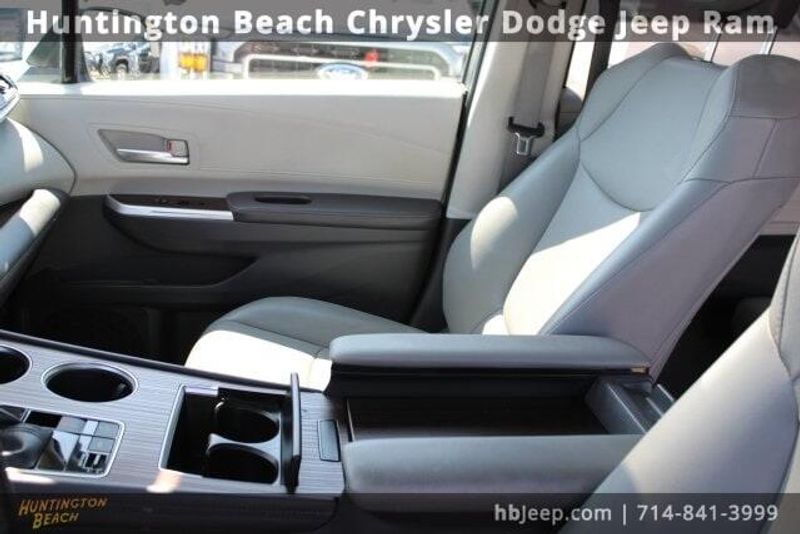 2021 Toyota Sienna XLEImage 35