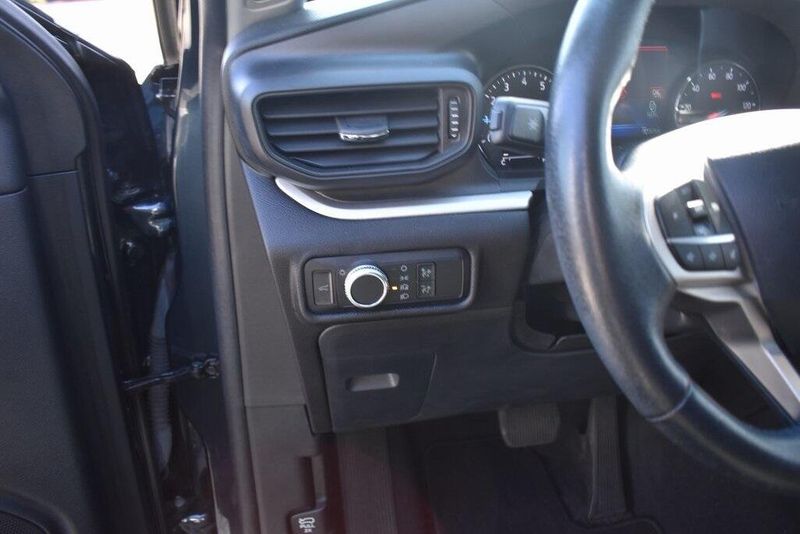 Used 2022 Ford Explorer XLTImage 17