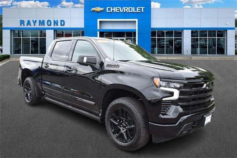 New 2025 Chevrolet Silverado 1500 High CountryImage 1