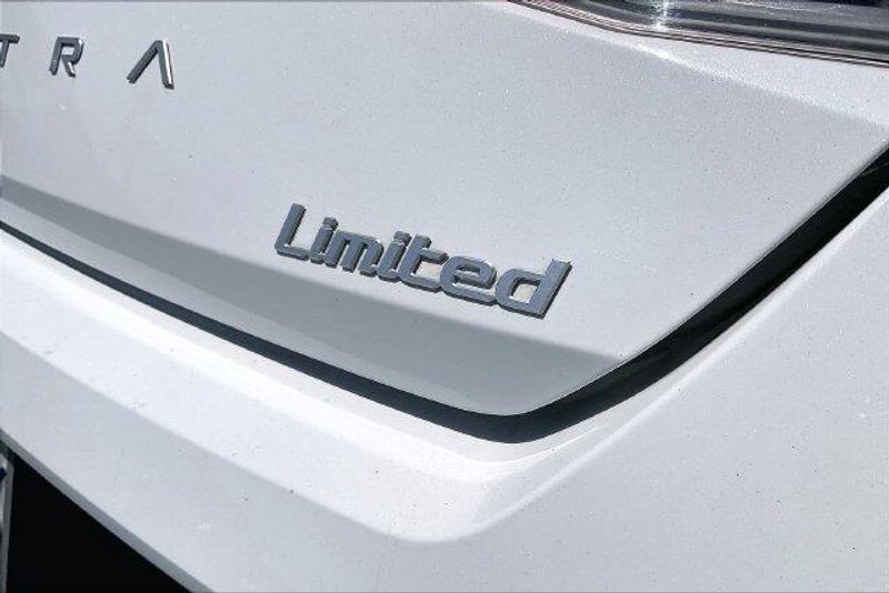 Used 2024 Hyundai Elantra LimitedImage 7