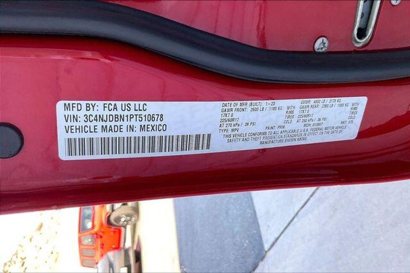 Used 2023 Jeep Compass LatitudeImage 33