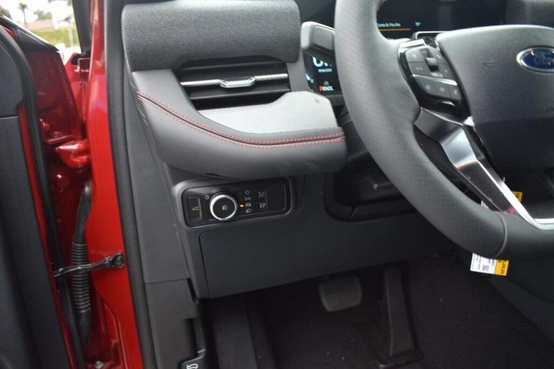 New 2025 Ford Explorer ST-LineImage 17