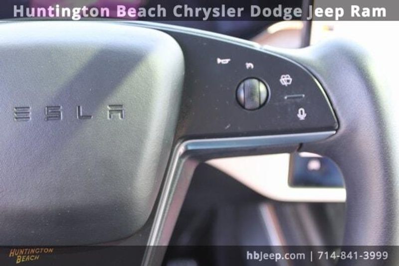 2022 Tesla Model X BaseImage 14