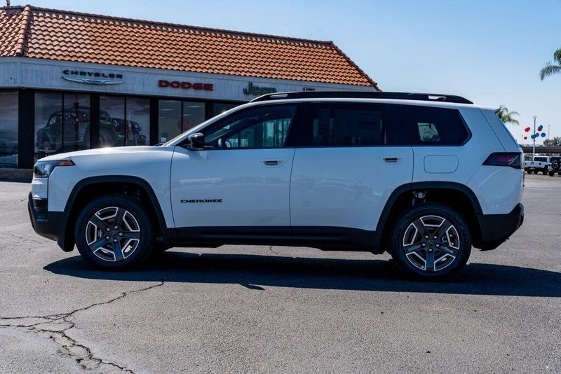 New 2026 Jeep Cherokee LaredoImage 4