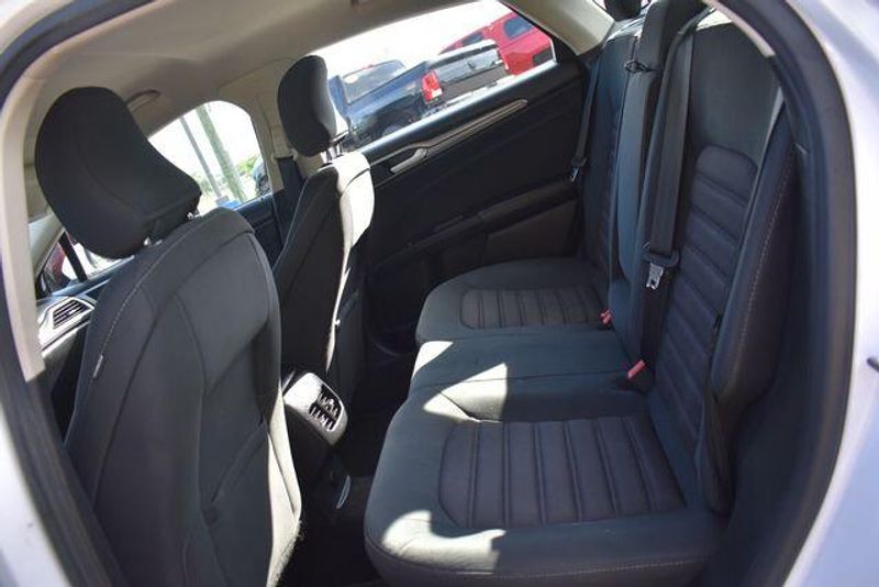 Used 2017 Ford Fusion SEImage 17