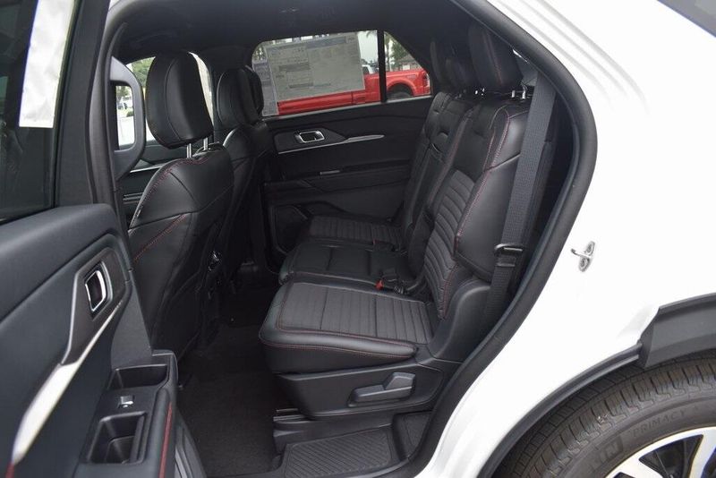 New 2025 Ford Explorer ST-LineImage 9