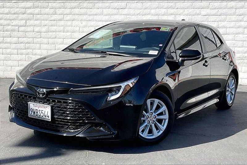 Used 2025 Toyota Corolla Hatchback SEImage 1