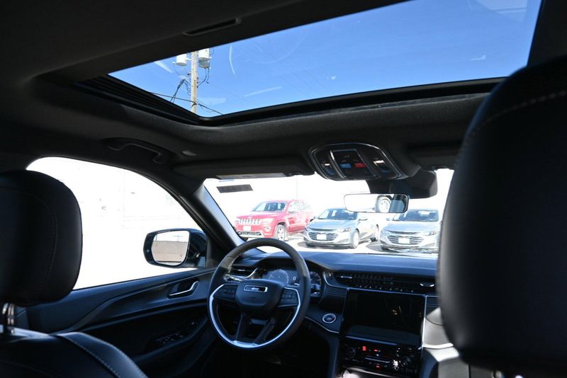 2025 Jeep Grand Cherokee L Altitude XImage 16