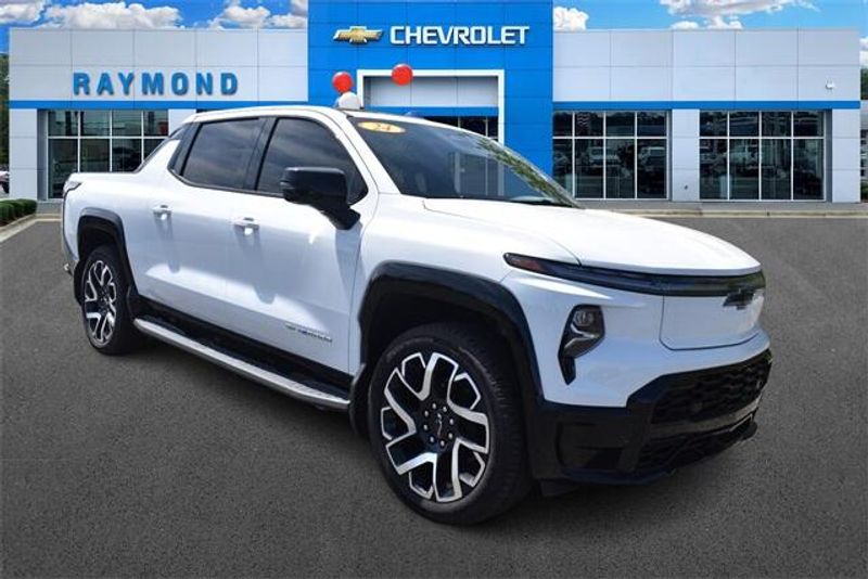 2024 Chevrolet Silverado EV RSTImage 1