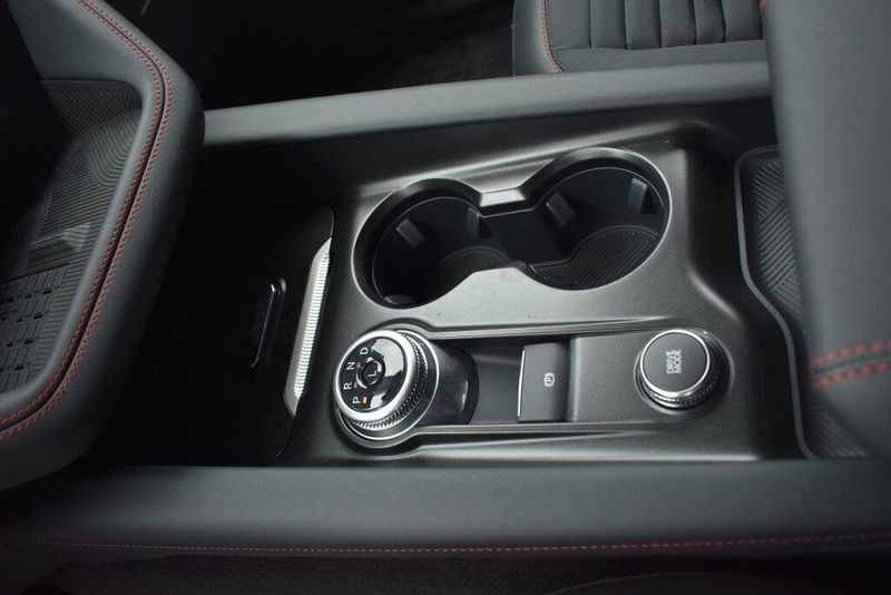 New 2025 Ford Explorer ST-LineImage 17
