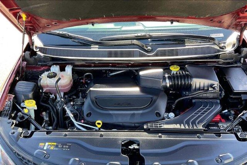 Used 2023 Chrysler Voyager LXImage 9