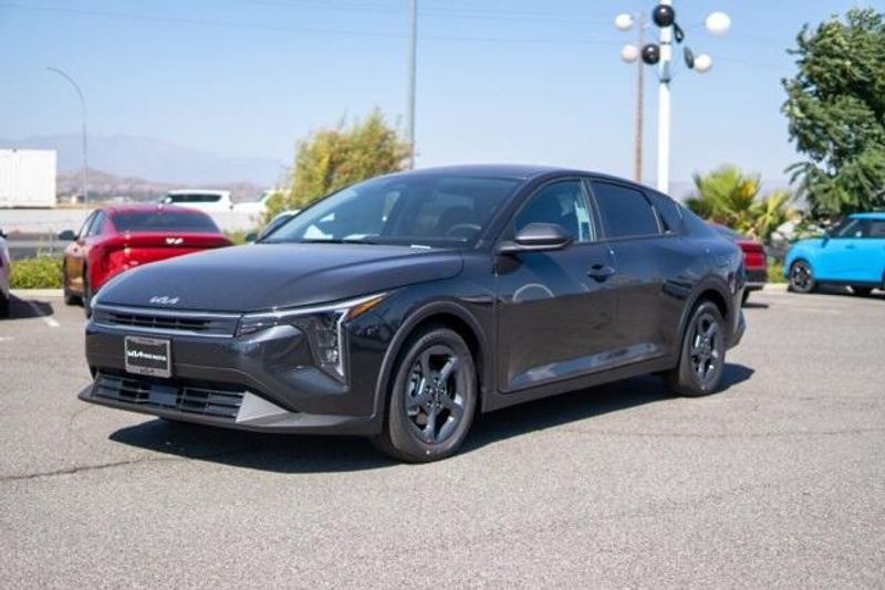 New 2025 Kia K4 LXSImage 3