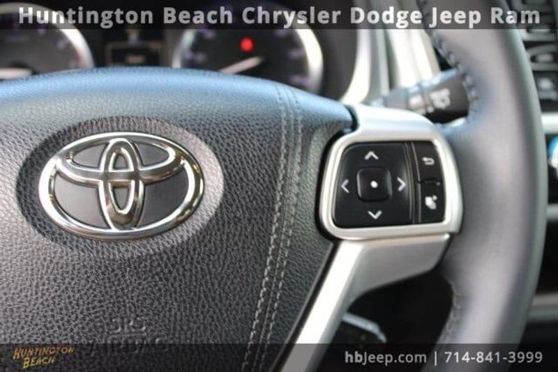 2016 Toyota Highlander LimitedImage 19