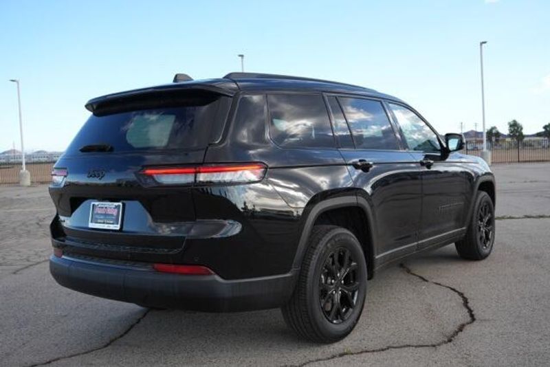 Used 2024 Jeep Grand Cherokee L AltitudeImage 7