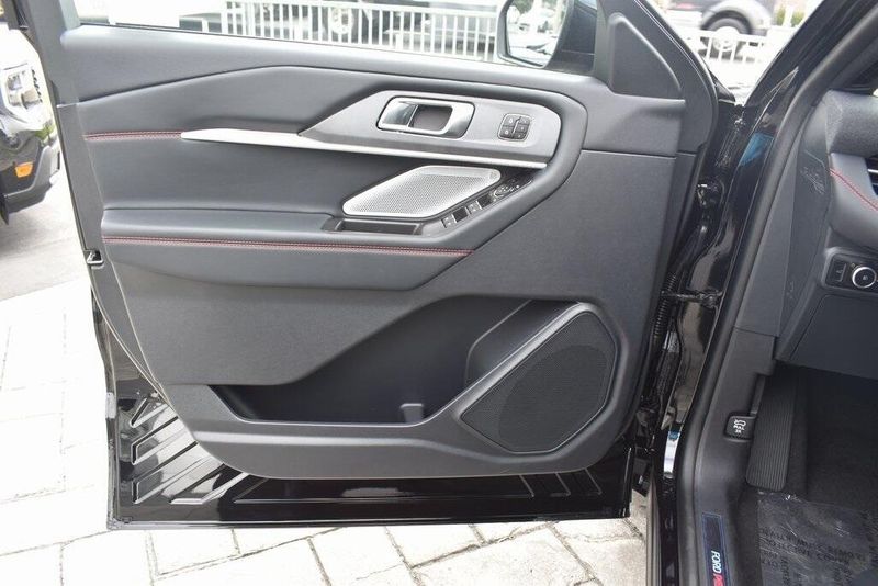 New 2025 Ford Explorer STImage 16