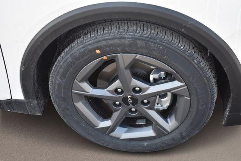 New 2026 Kia K4 LXSImage 12