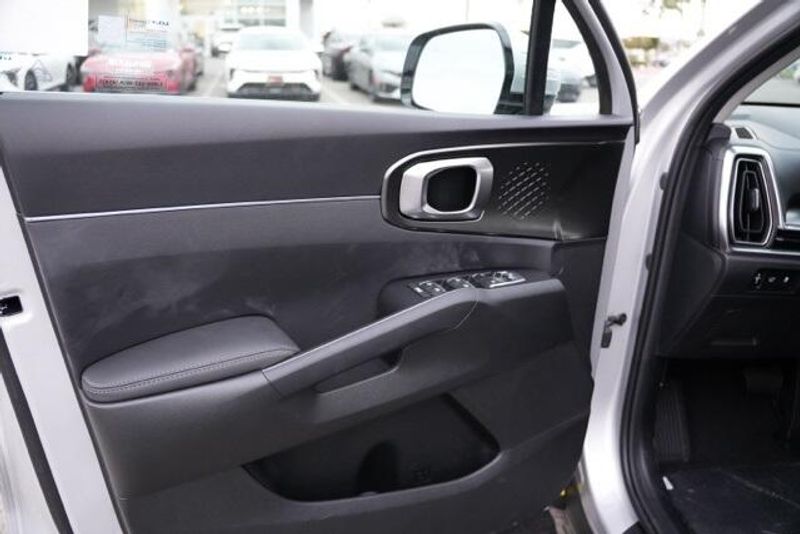 New 2025 Kia Sorento Hybrid EXImage 10