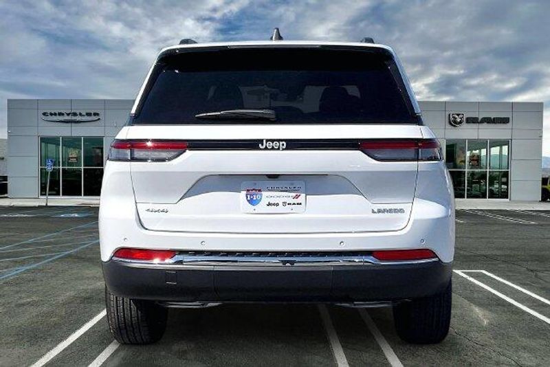 New 2027 Jeep Grand Cherokee Laredo X 4x4Image 3