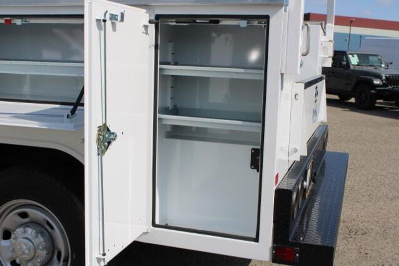 2024 RAM 2500 Tradesman Regular Cab Harbor BodyImage 11