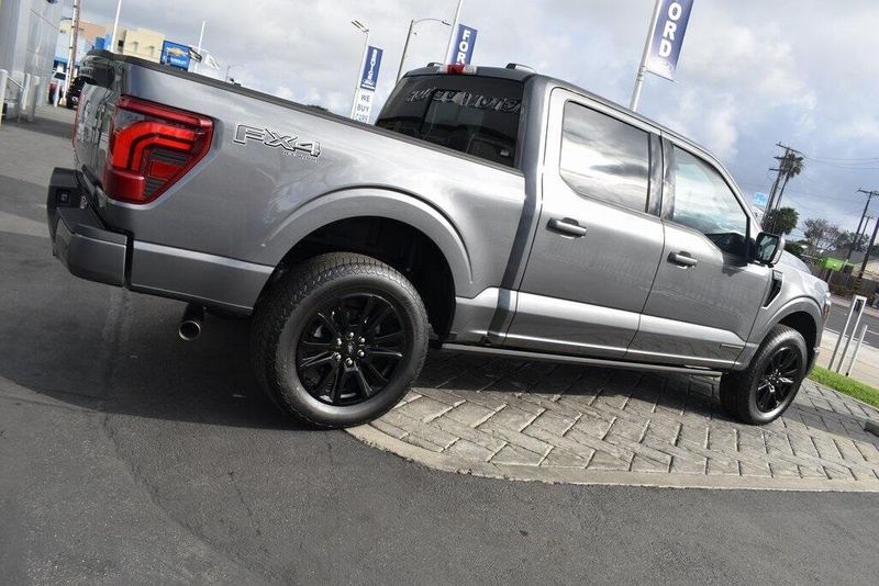 2025 Ford F-150 PlatinumImage 3