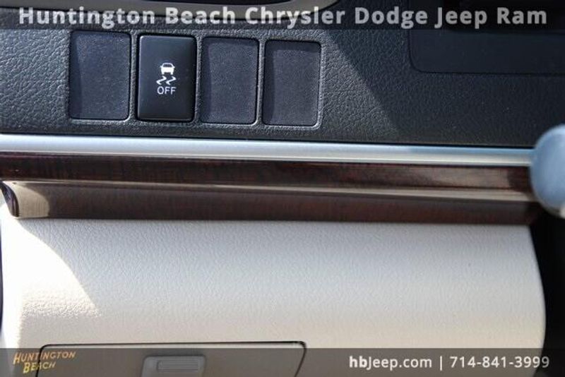 2014 Toyota Camry XLEImage 10
