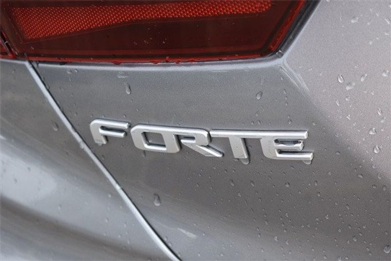 2024 Kia Forte LXSImage 5