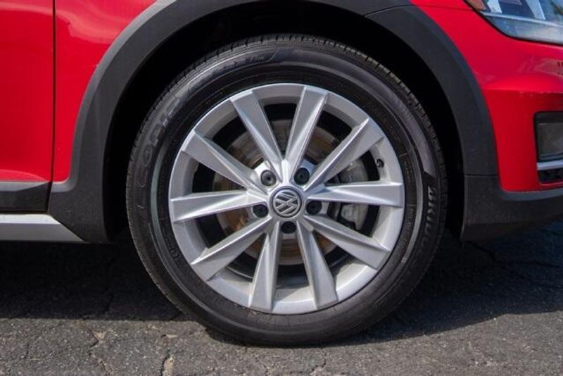 Used 2018 Volkswagen Golf Alltrack TSI SEImage 9
