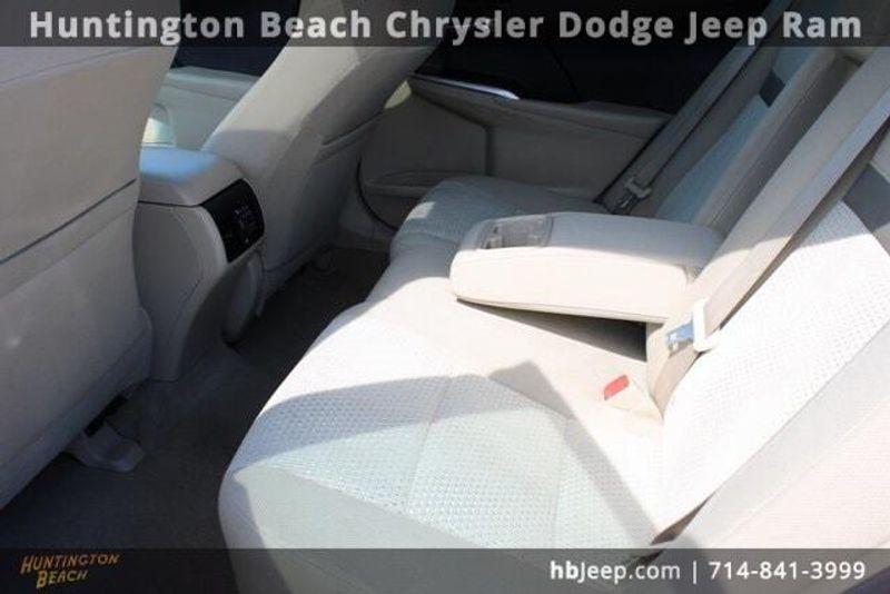 2014 Toyota Camry XLEImage 30