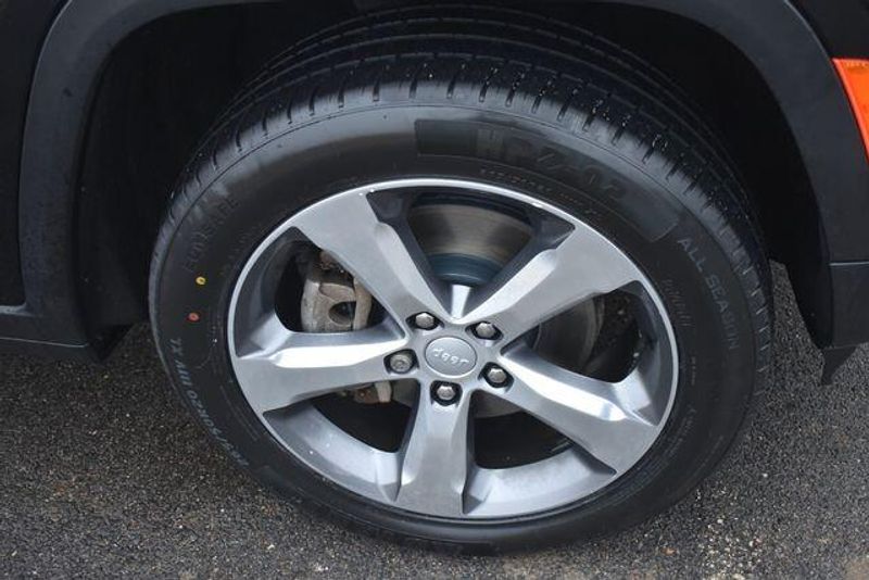 Used 2021 Jeep Grand-Cherokee-L LimitedImage 11