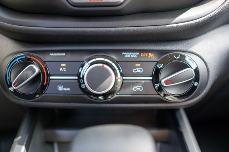 New 2025 Kia Soul LXImage 17