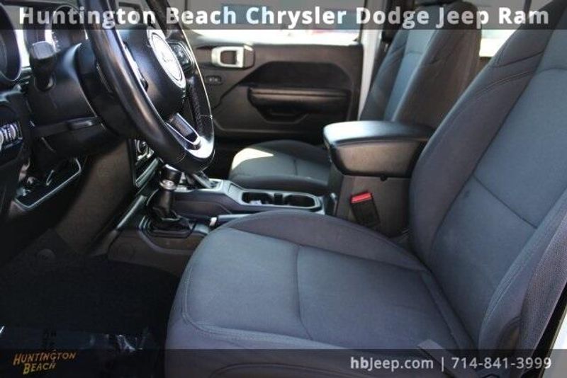 2022 Jeep Wrangler Unlimited WillysImage 30