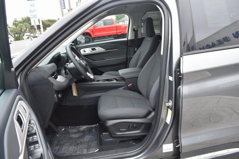 New 2025 Ford Explorer ActiveImage 14
