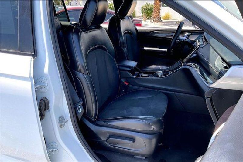 Used 2021 Jeep Grand Cherokee L AltitudeImage 6