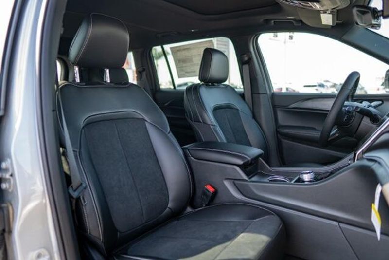 2025 Jeep Grand Cherokee L Altitude XImage 11