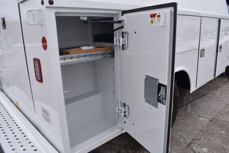 New 2025 Chevrolet Express 3500 Work VanImage 17