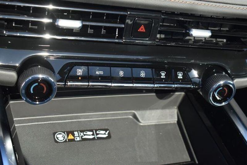 New 2026 Chevrolet Suburban High CountryImage 38