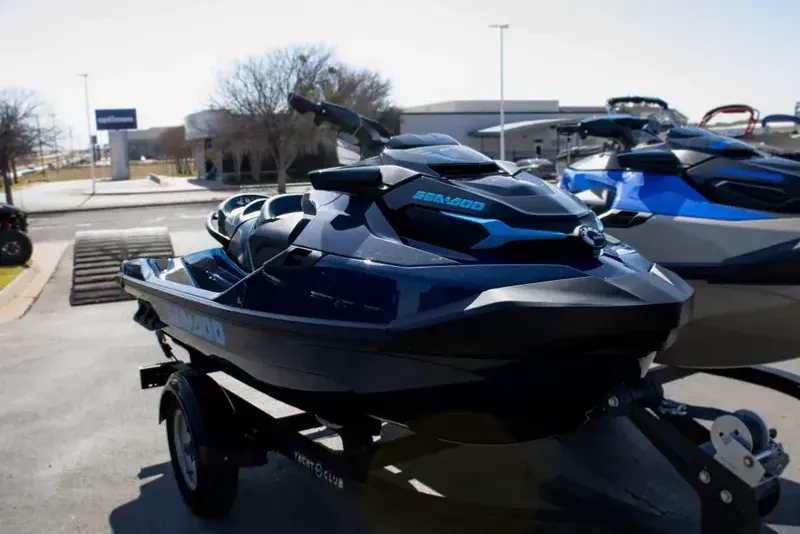2025 SEADOO GTX 230 WITH SOUND SYSTEM IDF BLUE ABYSS AND GULFSTREAM BLUE 