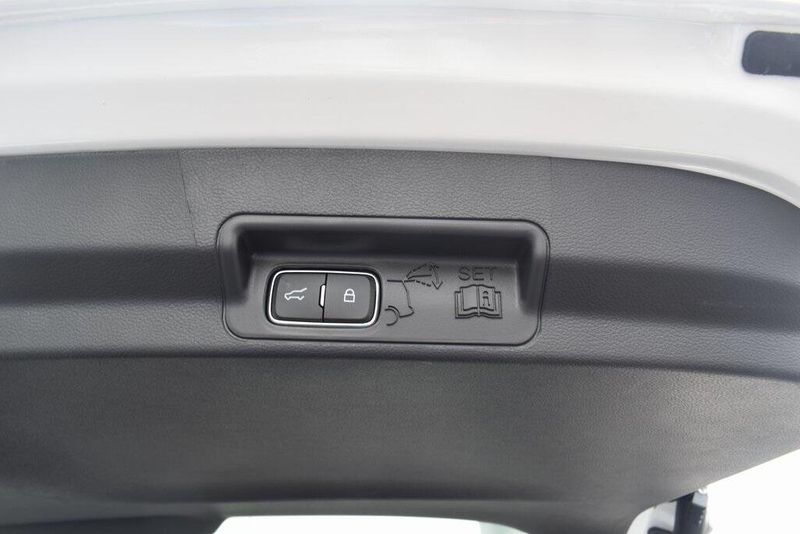 New 2025 Ford Explorer ActiveImage 6