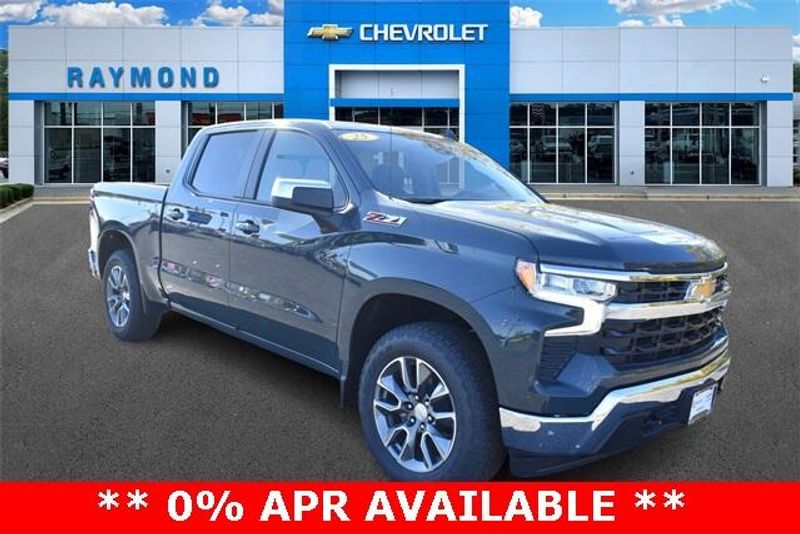 New 2025 Chevrolet Silverado 1500 LTImage 1