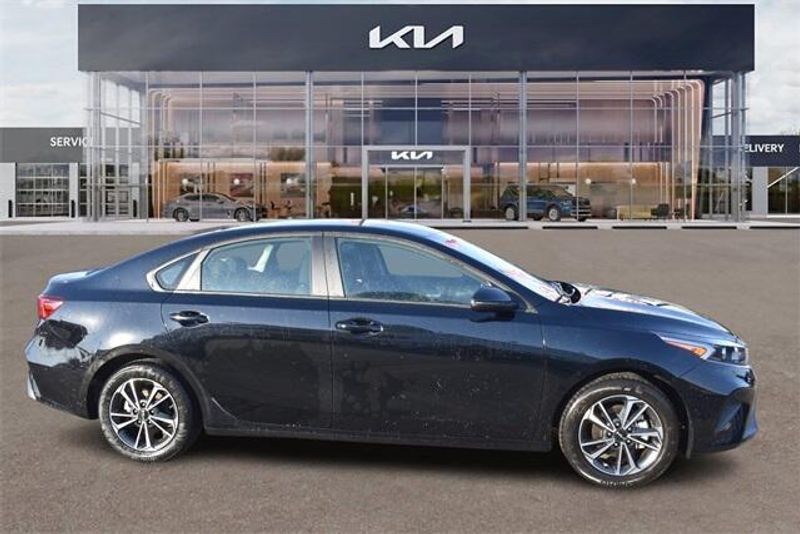 2024 Kia Forte LXSImage 2