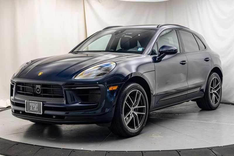 2022 Porsche Macan SImage 1