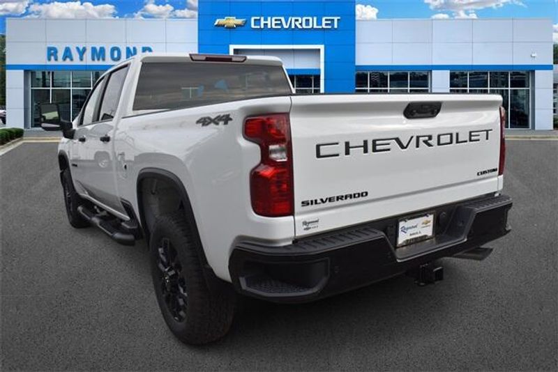 New 2025 Chevrolet Silverado 2500HD CustomImage 5