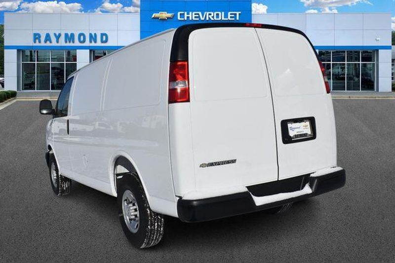 New 2025 Chevrolet Express 2500 Work VanImage 6